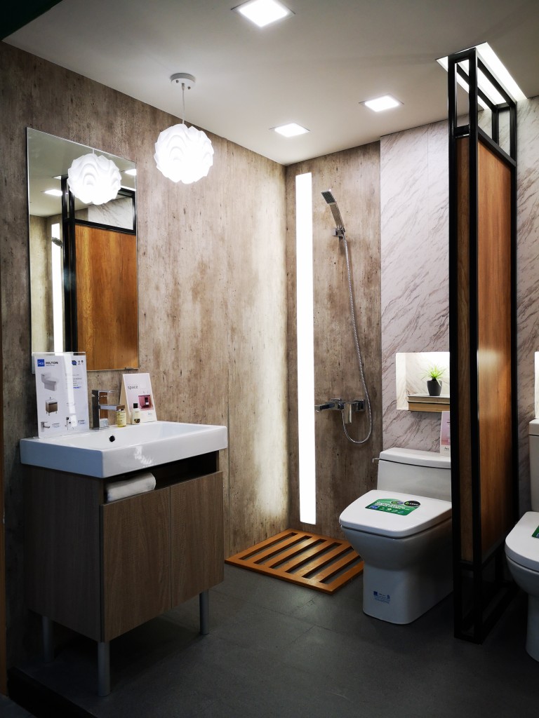 Ideal for small spaces, the Hilton water closet and Osiris lavatory cabinet makes the perfect combination for your hygiene and vanity.